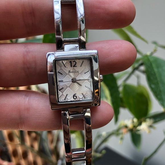 NWOT Roots Stainless Steel Women’s Watch - Picture 2 of 3